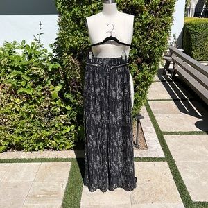 The Kooplea Sport black & grey pleated skirt Size Small